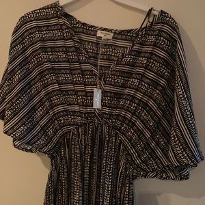 NWOT V neck S/M Workd Market